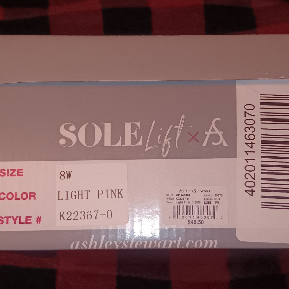 Women's shoes size 8 W